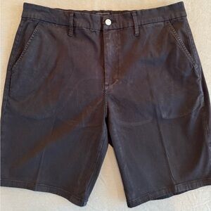 Men’s 9” brushed cotton stretch “Kinetic” shorts in black - Size 34